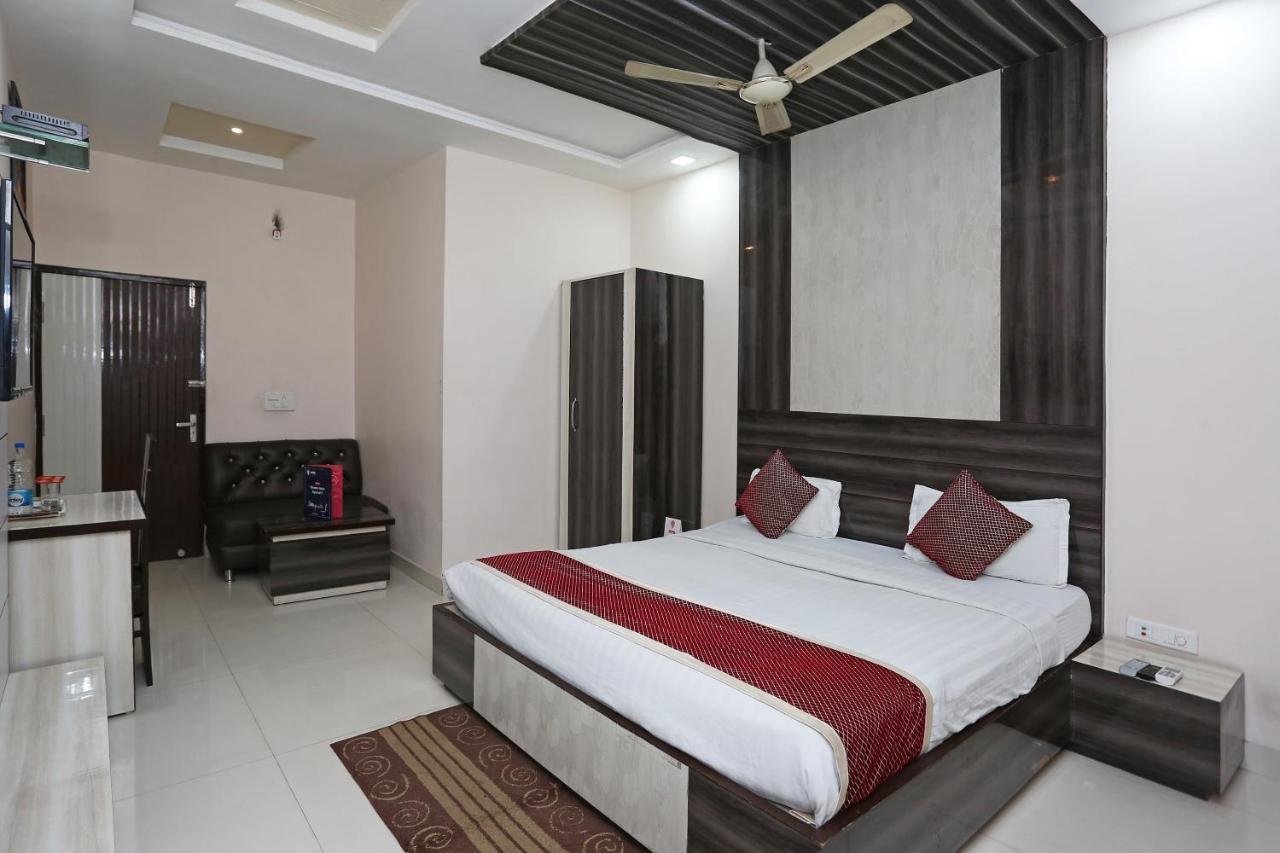 Oyo 3202 Hotel Gayatri Residency Агра Екстер'єр фото
